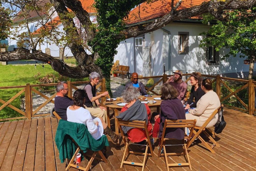 Parokia Apartman Es Coworking A Balaton Mellett Kaptalantoti Exteriör bild