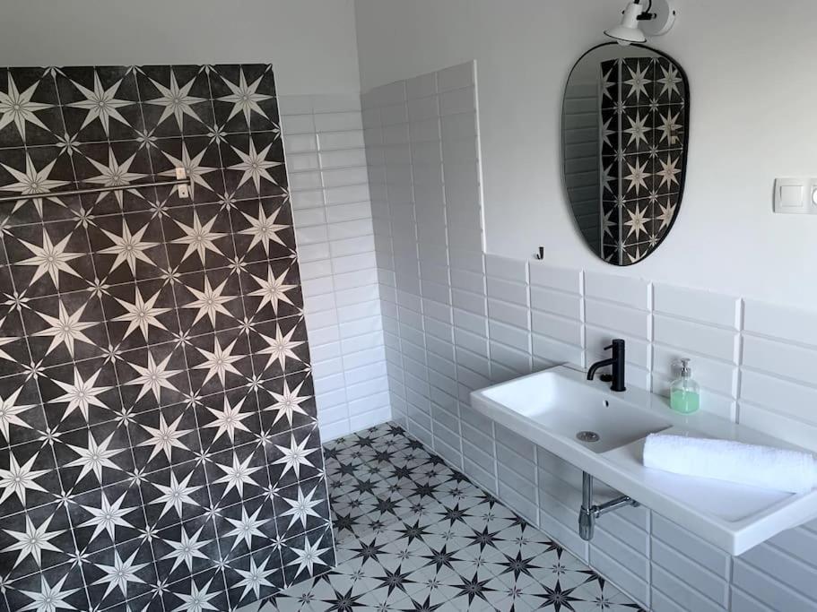 Parokia Apartman Es Coworking A Balaton Mellett Kaptalantoti Exteriör bild