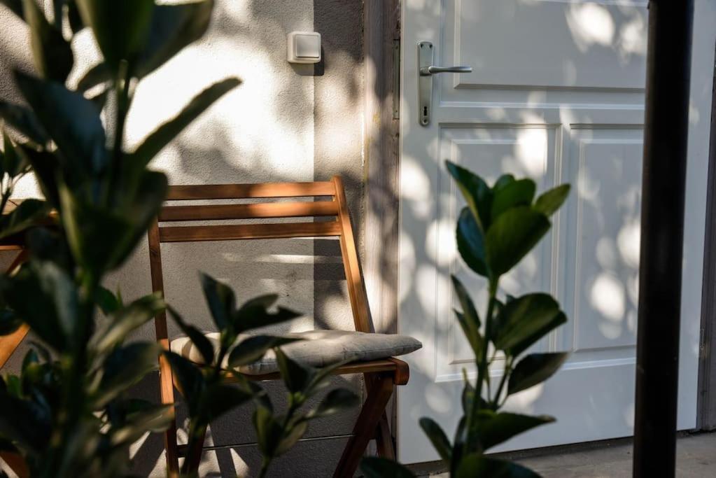 Parokia Apartman Es Coworking A Balaton Mellett Kaptalantoti Exteriör bild